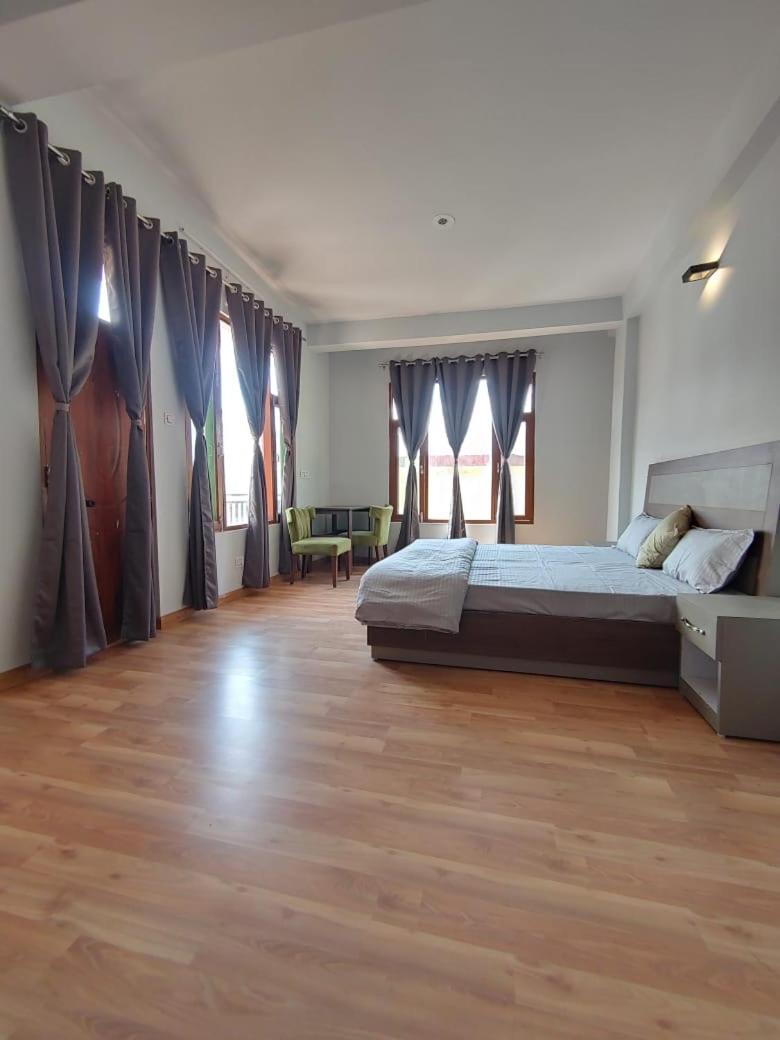 Lha Pomo Appartement Kyelang Buitenkant foto